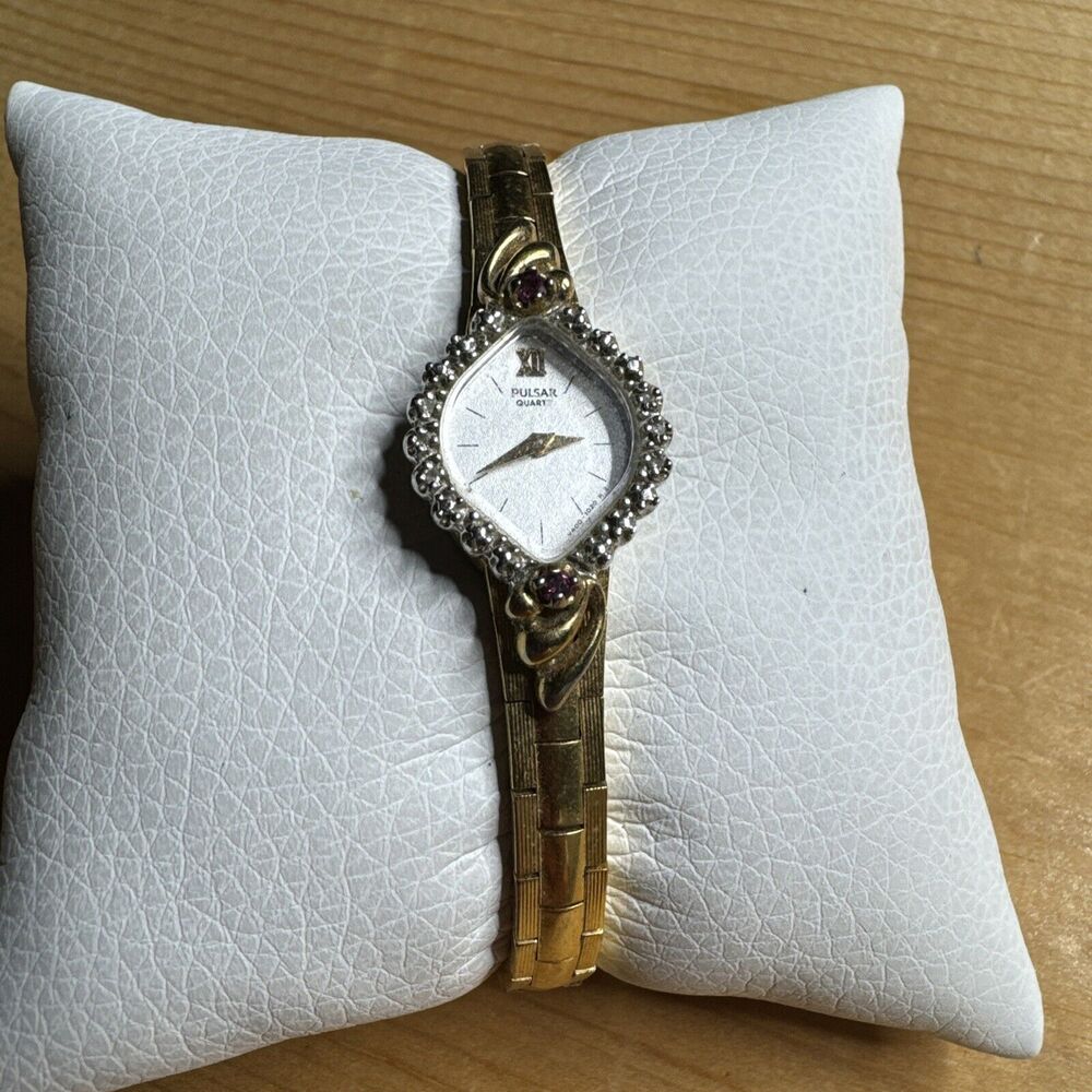 Read*** Vintage Pulsar Watch Women Gold Tone Red Stone 17mm V400-L176A 5.75"